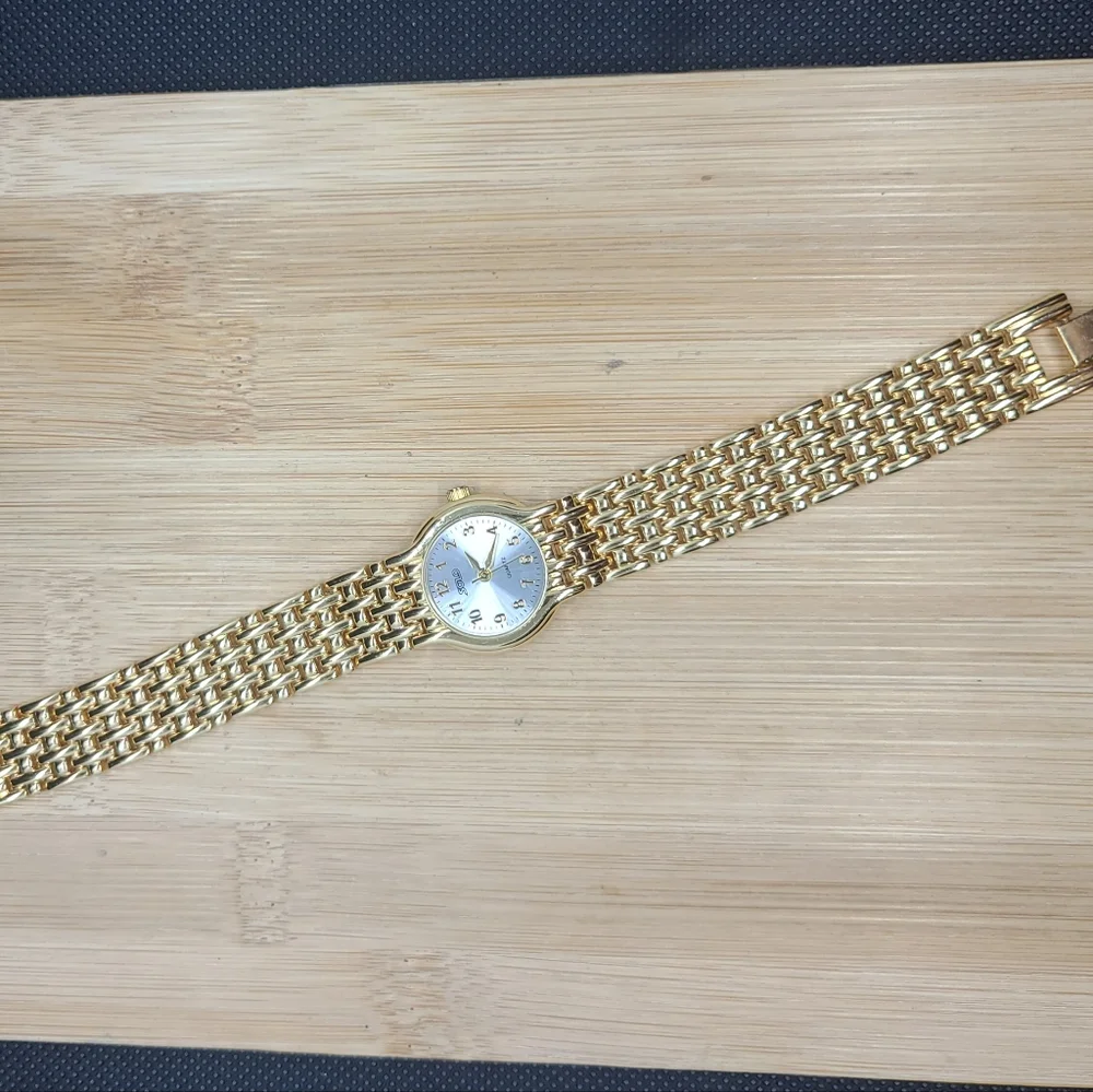 Gold Tone Band Ladies Wrist Watch - Picture 2 of 4